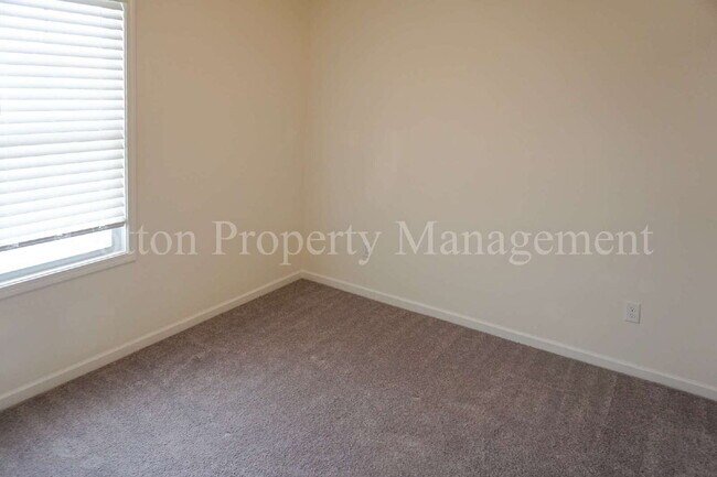 Building Photo - 9343 Cassadine Ct