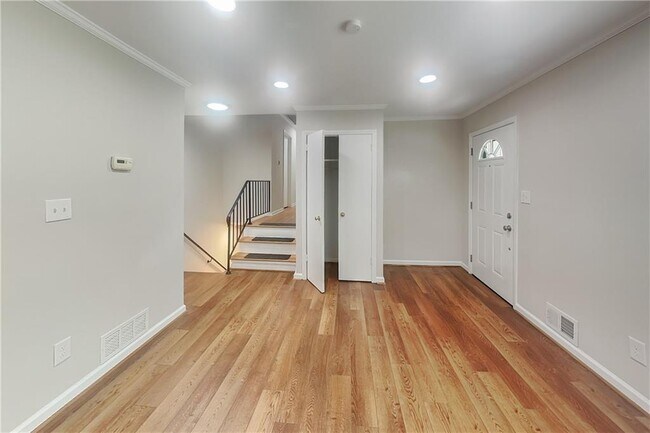 Building Photo - 2902 Delcourt Dr