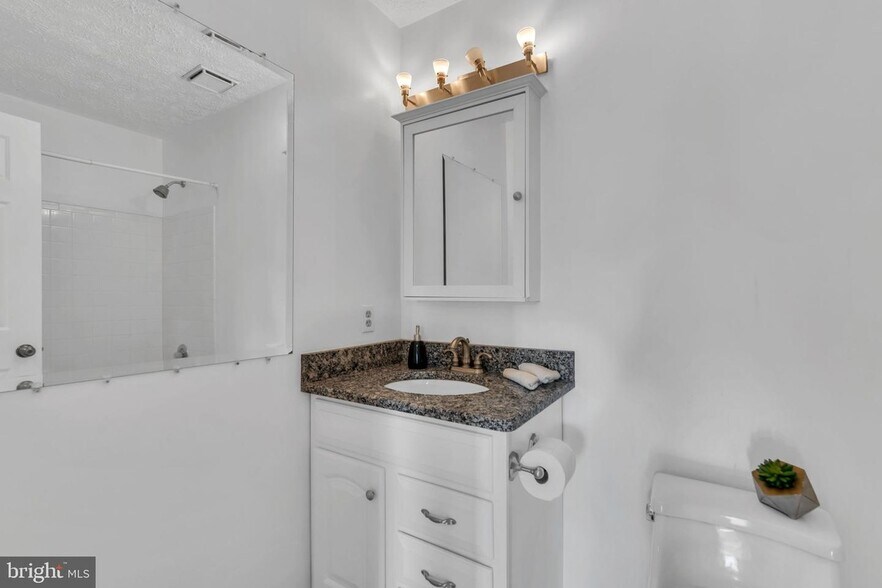 Building Photo - 1344 Grant St