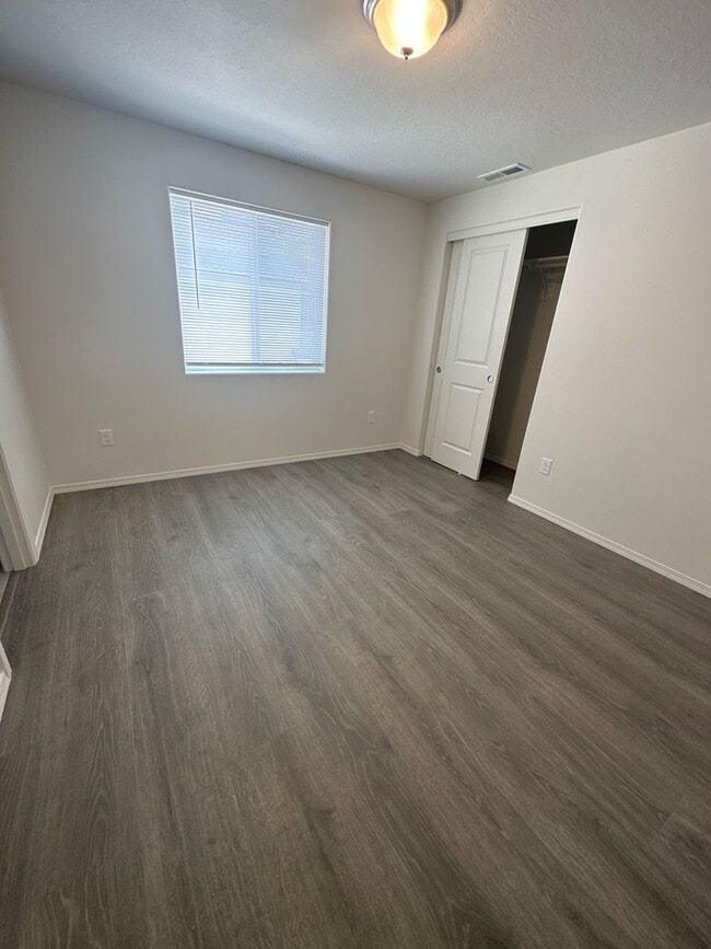 Building Photo - MIDTOWN Almost New House, 3 Bdrms, 2.5 Bat...