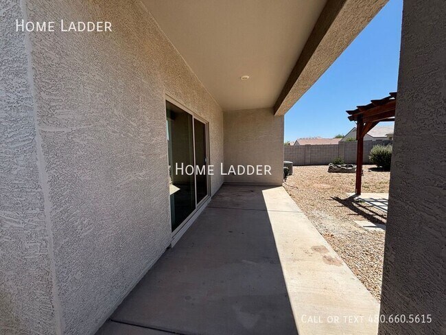 Building Photo - 10453 E Cliffrose Ln