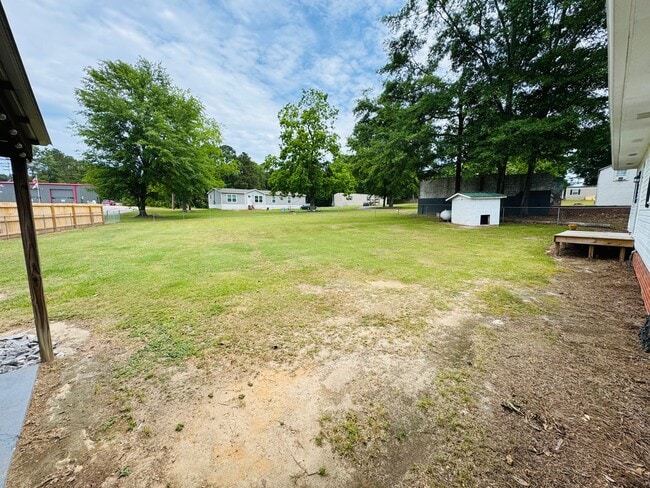 Building Photo - Paradise in Tallassee