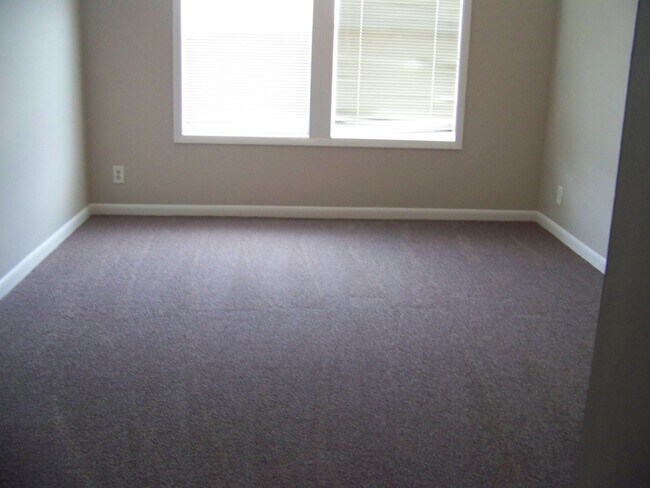 Building Photo - 6732 Willowbrook Dr