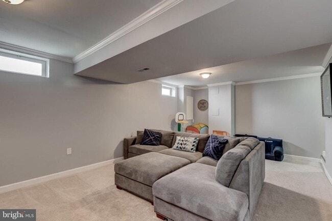 Building Photo - 583 Henderson Rd