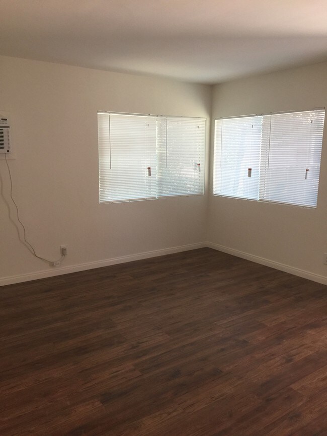 Building Photo - 48 S Parkwood Ave