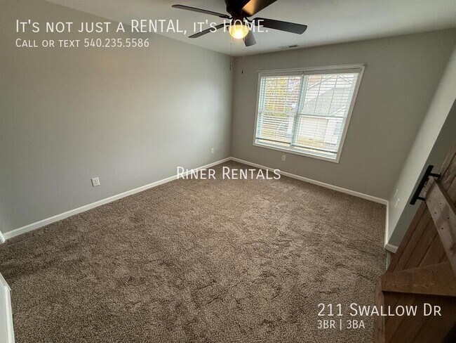 Building Photo - 211 Swallow Dr