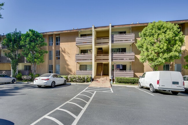 Building Photo - 1621 Hotel Cir S