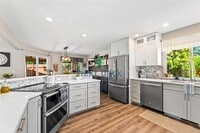 Building Photo - 4 BED & 2.5 SINGLE FAMILY HOUSE FOR RENT