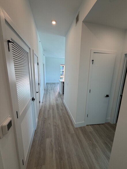 Building Photo - 147 NW 32nd St