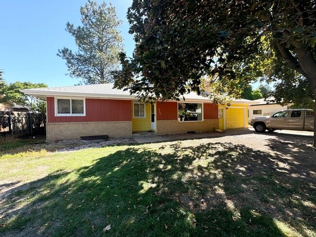 Primary Photo - First Month Free - Spacious 4 bedroom 2 ba...