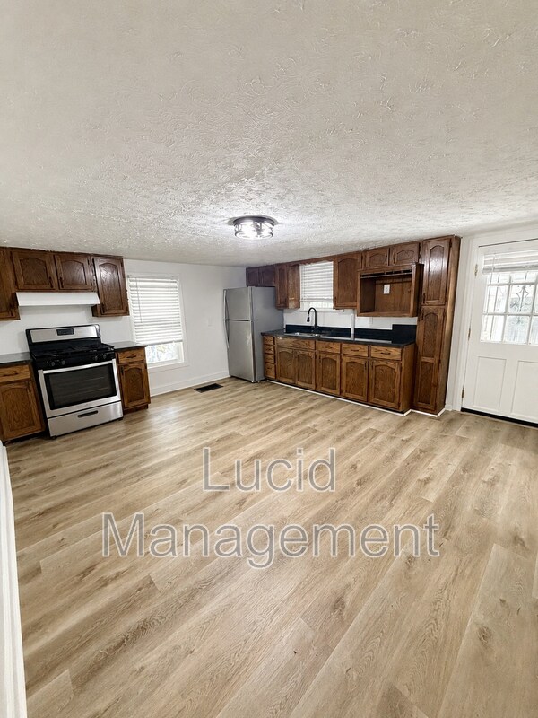 Building Photo - 1221 Vim Dr