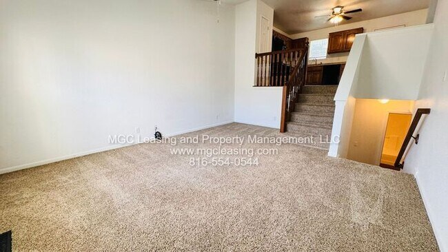 Building Photo - 3 bedroom Duplex with unique floor plan in...
