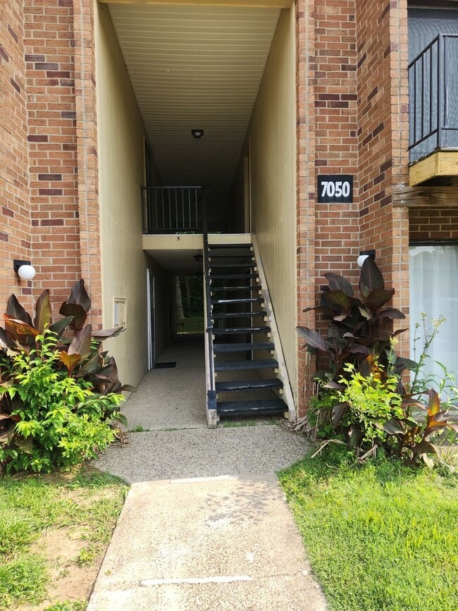 Primary Photo - Lovely 1 bedroom 1 bath 2nd floor condo wi...