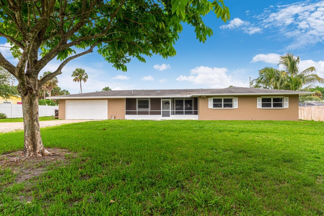 Primary Photo - 925 SE Osceola St