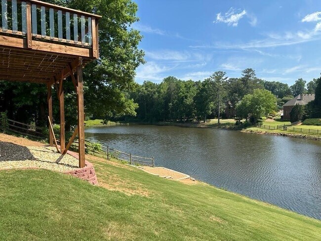 Building Photo - 870 Longstone Landing