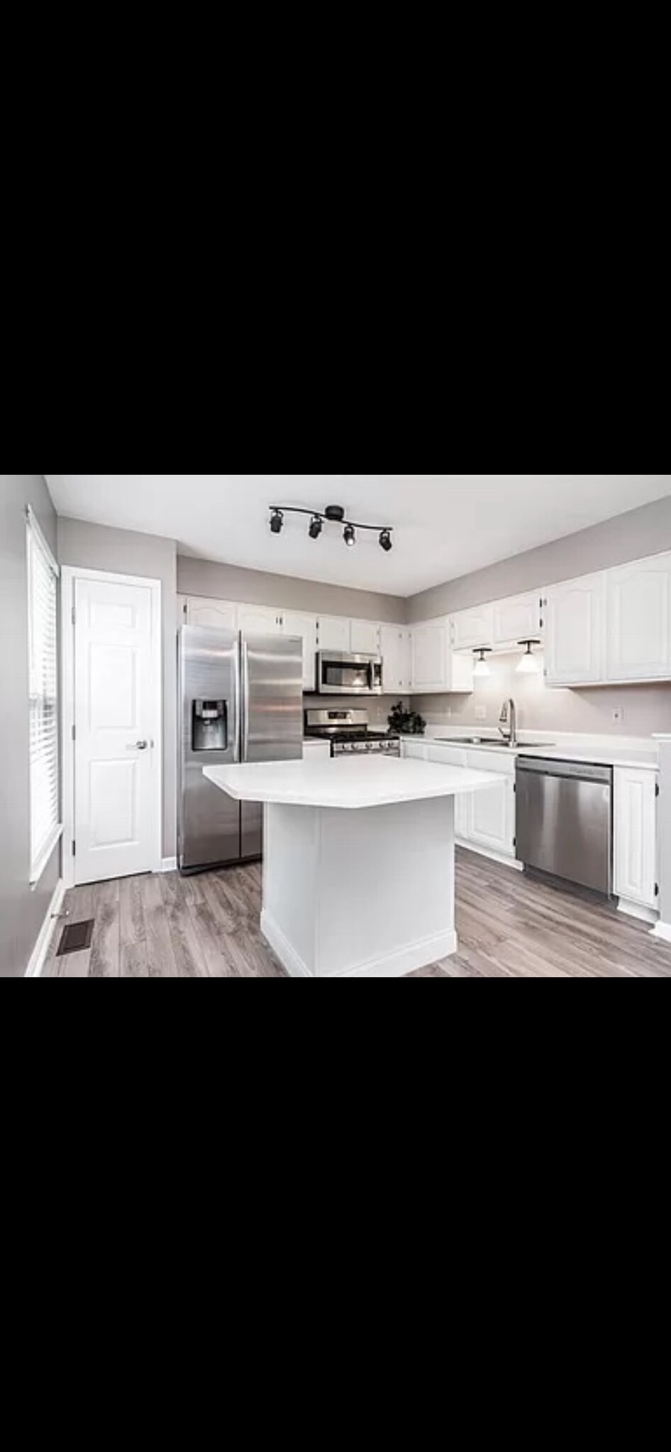 Building Photo - 81701 Lost Valley Dr