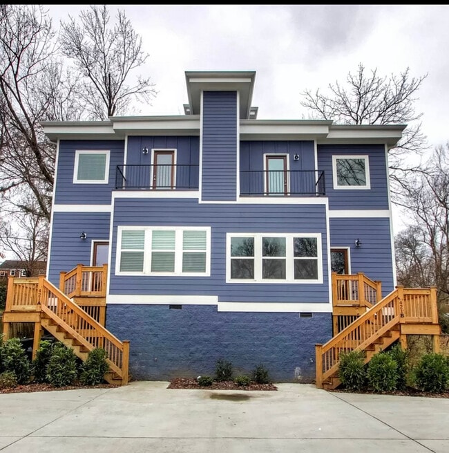 Building Photo - 421 Moore Ave