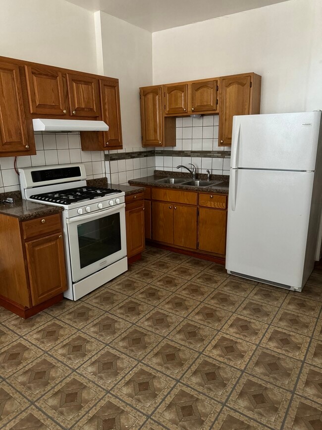 Building Photo - 2722 W Haddon Ave