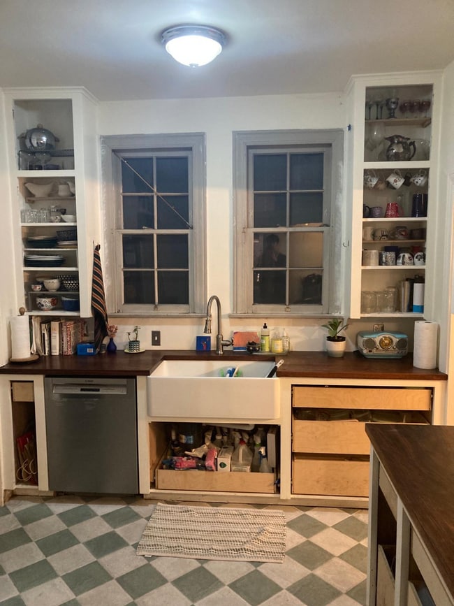 Building Photo - 1549 Rendall Pl