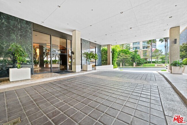 Building Photo - 10790 Wilshire Blvd