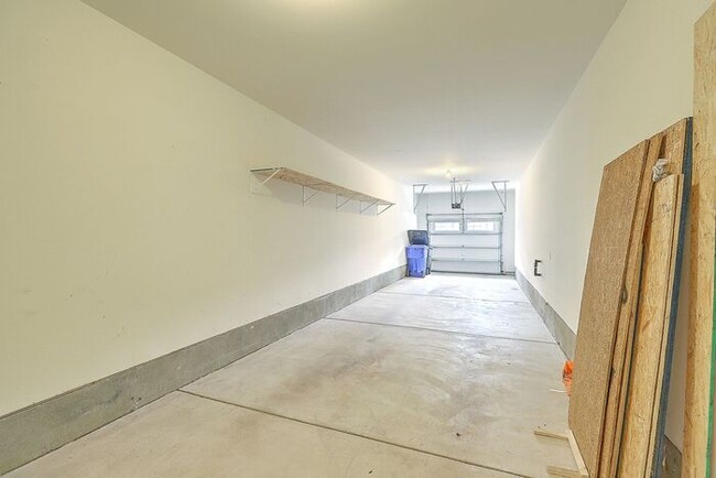 Building Photo - Spacious Mt. Pleasant Townhome!