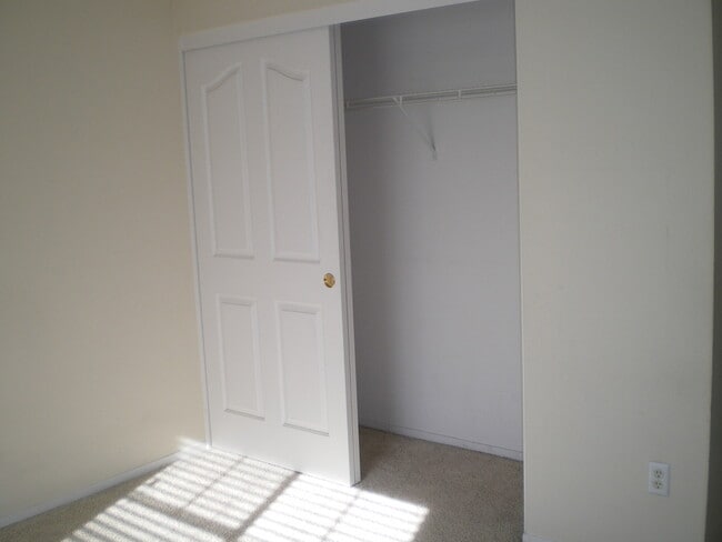Building Photo - 348 Powerscourt Way