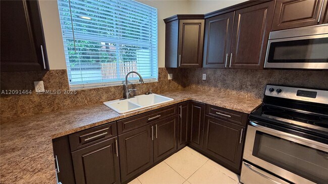 Building Photo - 200 Riverwalk Cir