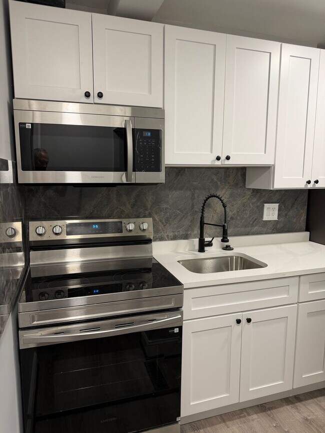 Building Photo - 3236 Lohrs Ln
