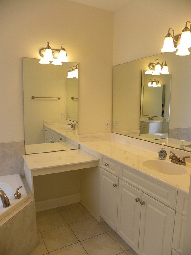 Building Photo - Absolutely beautiful home at the Cottages ...