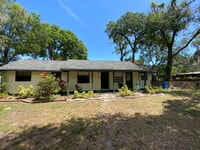 Building Photo - "Charming 1-Bedroom Retreat with Full Bath...