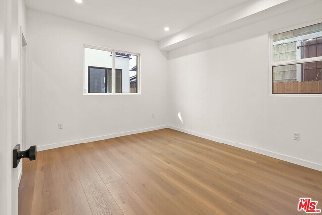 Building Photo - 1631 S New Hampshire Ave