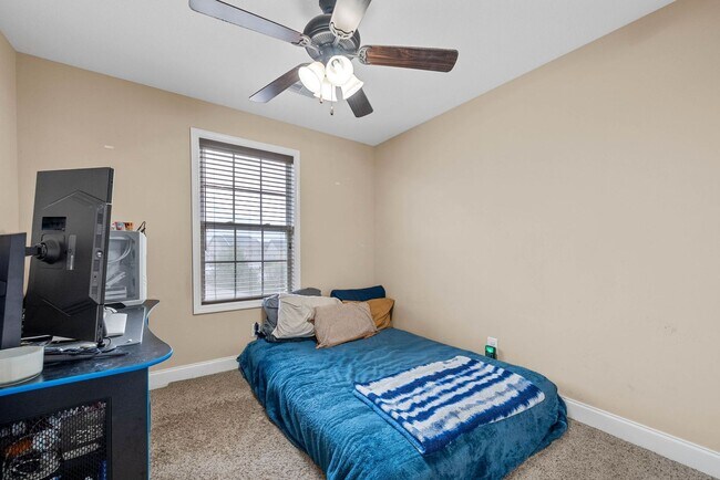 Building Photo - 667 Fox Hound Dr