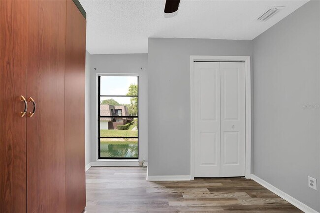 Building Photo - 15217 W Pond Woods Dr