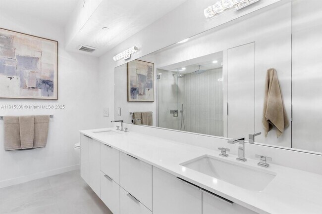 Building Photo - 3200 N Ocean Blvd