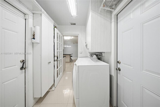 Building Photo - 300 NE 175th St