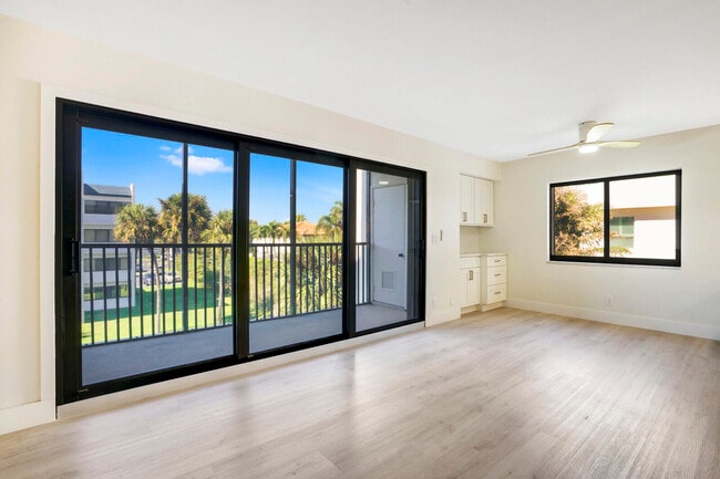 Building Photo - 1605 S US Hwy 1