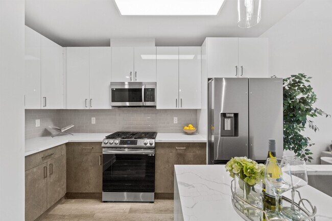 Building Photo - 412 Whiton St