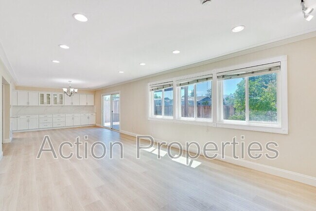 Building Photo - 3806 Century Dr