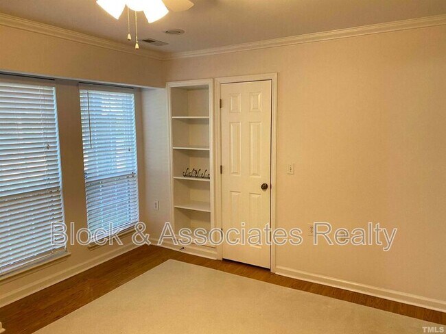 Building Photo - 1002 Kingswood Dr