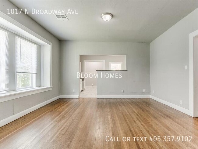 Building Photo - 1017 N Broadway Ave