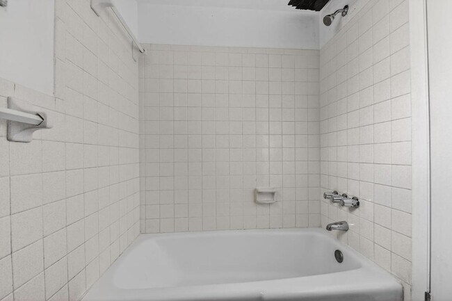 Building Photo - 1406 Barton Rd