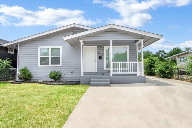 Building Photo - Charming and Spacious 4 Bedroom Home with ...