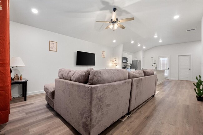 Building Photo - Everything you need is at 2133!!