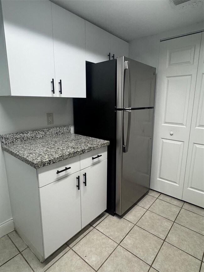 Building Photo - 5065 Wiles Rd