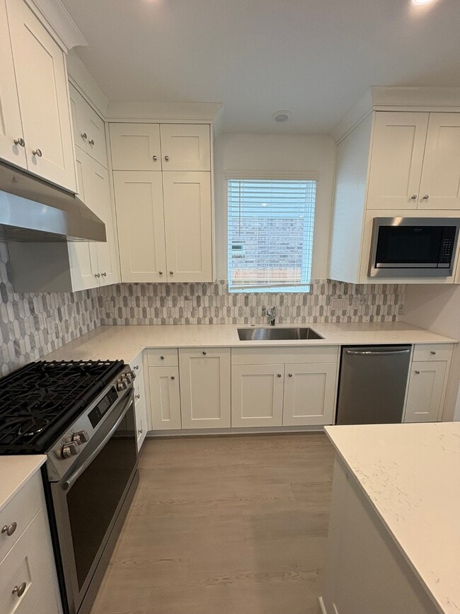 Building Photo - 6419 Seafoam Lake Dr