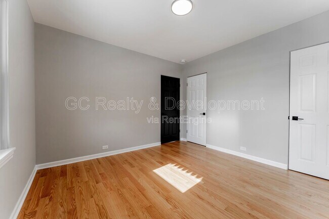 Building Photo - 3303 Division St