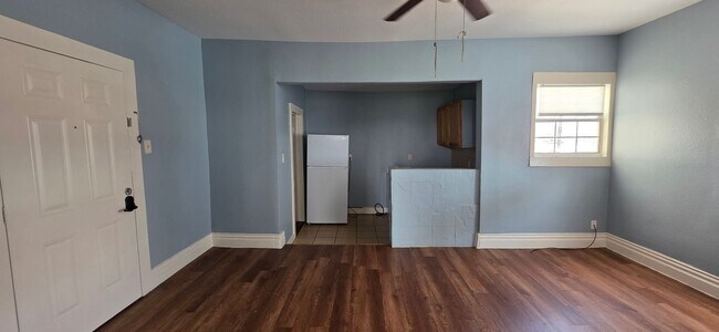 Building Photo - 1408 The Strand