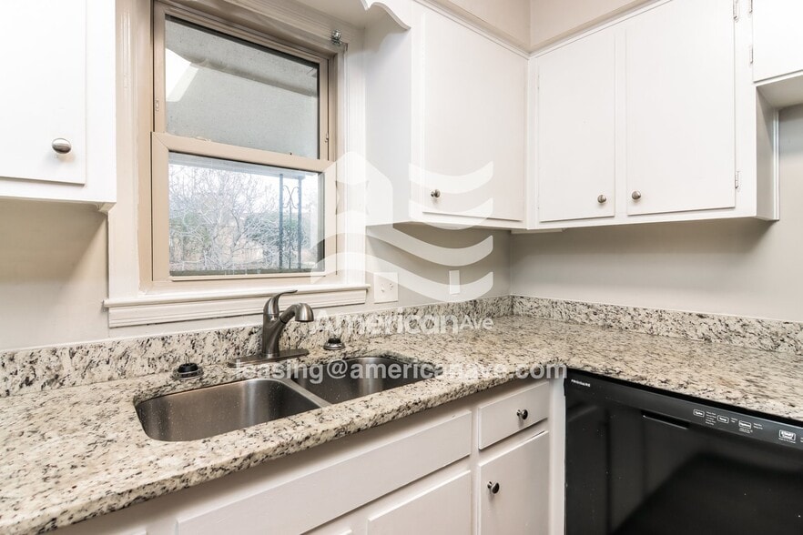 Building Photo - 4545 Kerz Ct