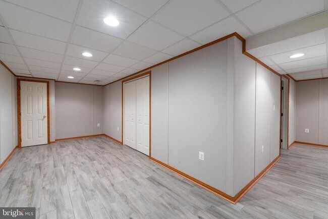 Building Photo - 8005 Silver Fox Dr