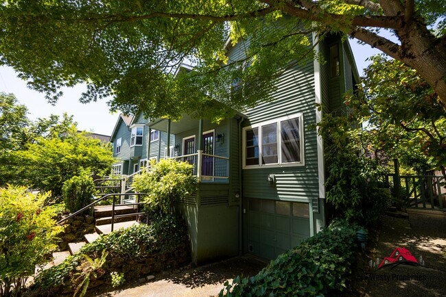 Building Photo - 321 SE 14th Ave
